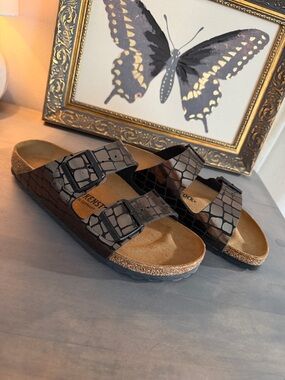 Birkenstock Arizona Croc-Embossed Double Buckle Sandals - Black and Brown